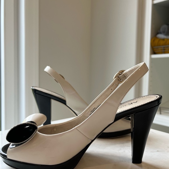 Anne Klein heels with bow black & cream - Picture 4 of 10